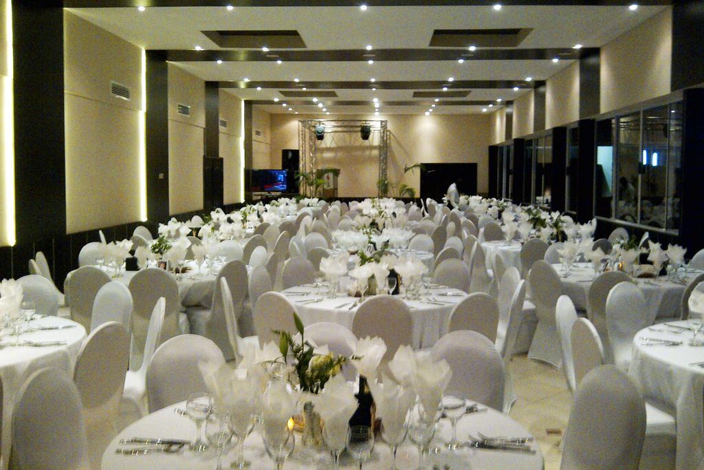 Hotel Royal Kinshasa Buitenkant foto