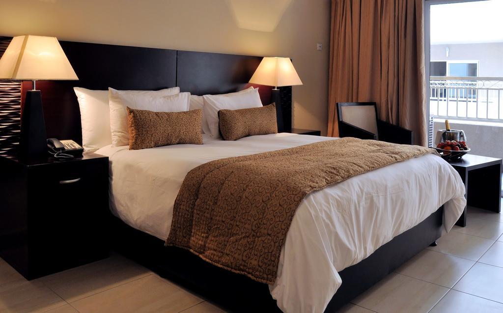 Hotel Royal Kinshasa Buitenkant foto
