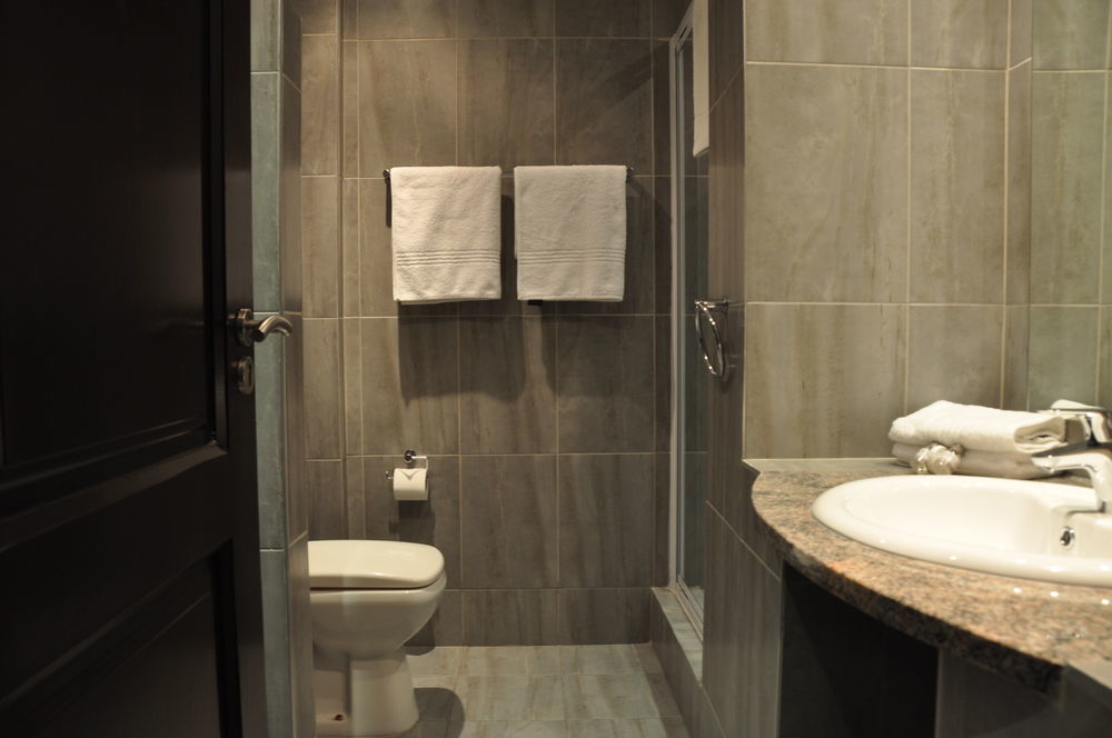 Hotel Royal Kinshasa Buitenkant foto